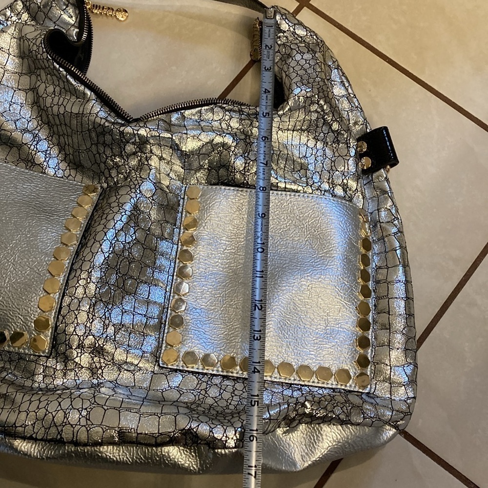 Molishijia Metallic Large Tote - Picture 11 of 12